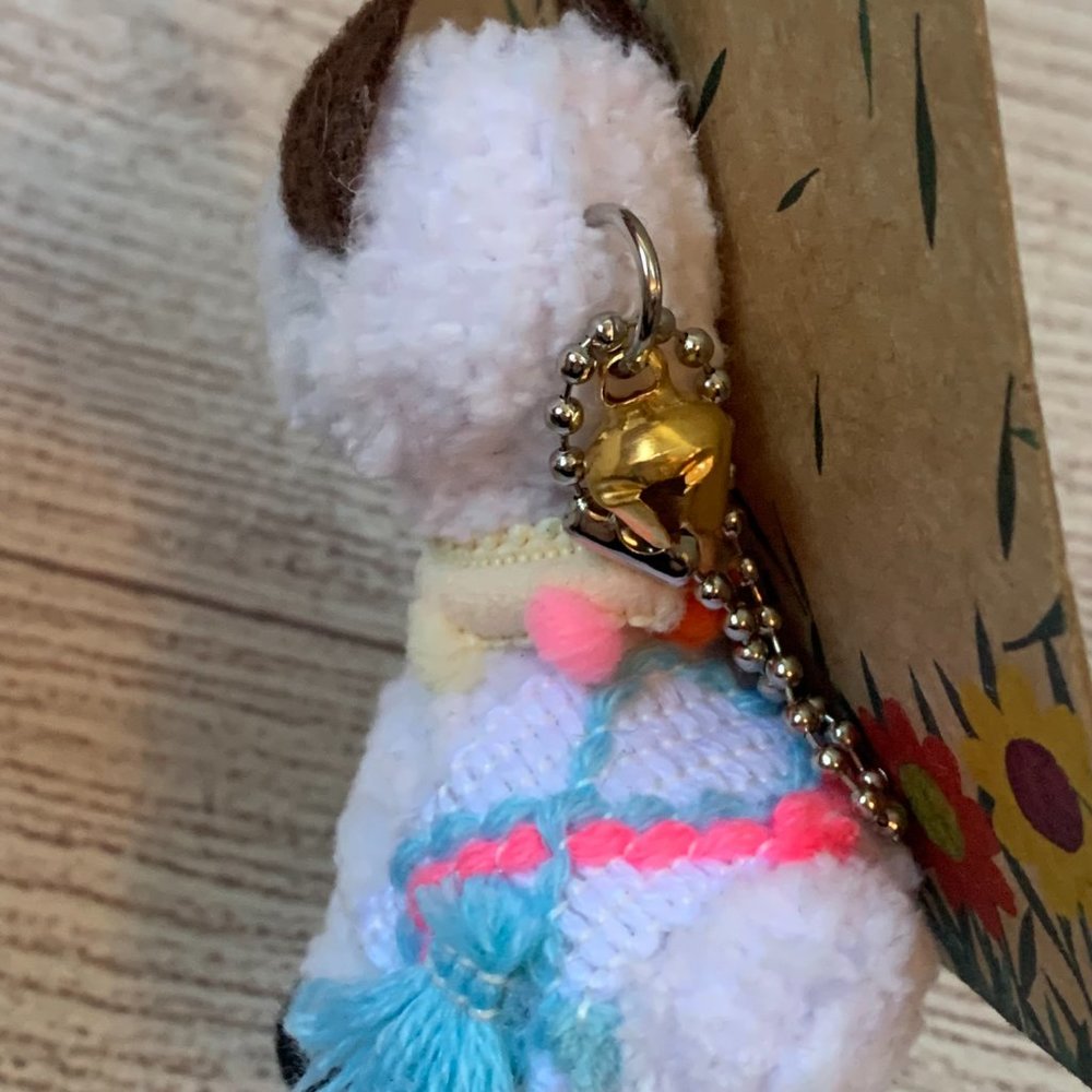 Llama Keychain with Colorful Collar and Decorative Back Made with Knit String - Picture 6 of 8